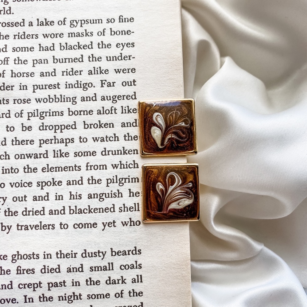Vintage Brown Cabochon Glass Clip Earrings - Picture 8 of 8